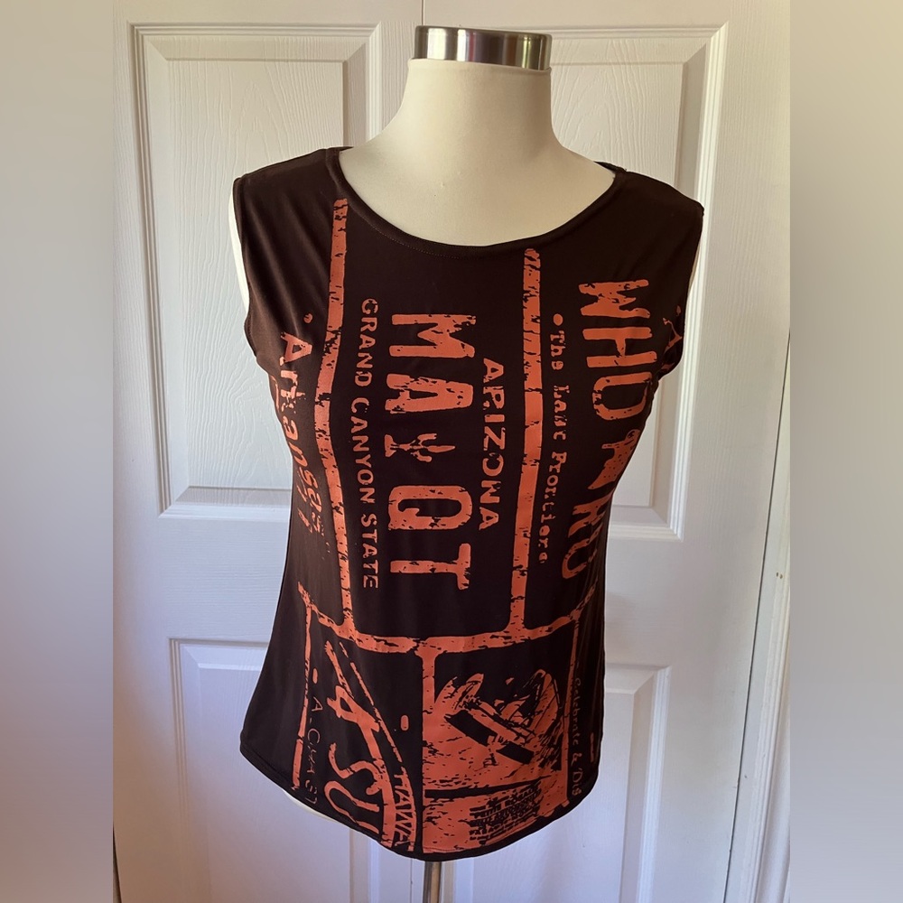 Clochette brown top with coral stamped graphics